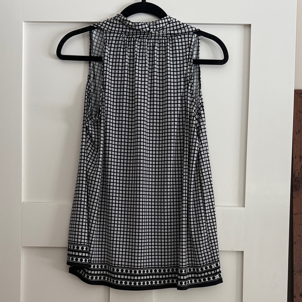 Max Studio Black and White Sleeveless Women's Top.  Women’s Size Small. - Picture 4 of 4